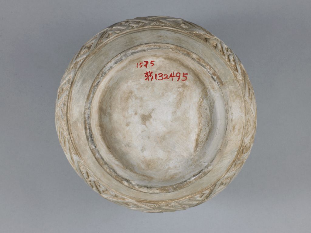 图片[2]-White pottery with geometric patterns-China Archive